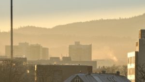 Synlig luftforurensning i Trondheim en kald vinterdag