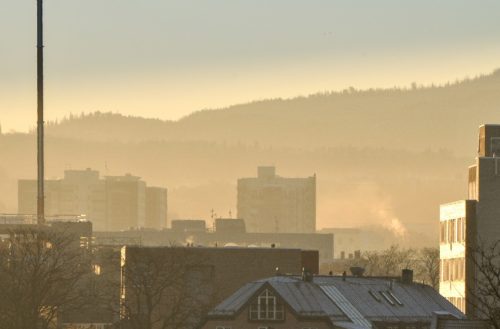 Synlig luftforurensning i Trondheim en kald vinterdag
